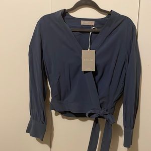 Everlane washable silk wrap top in navy/blue